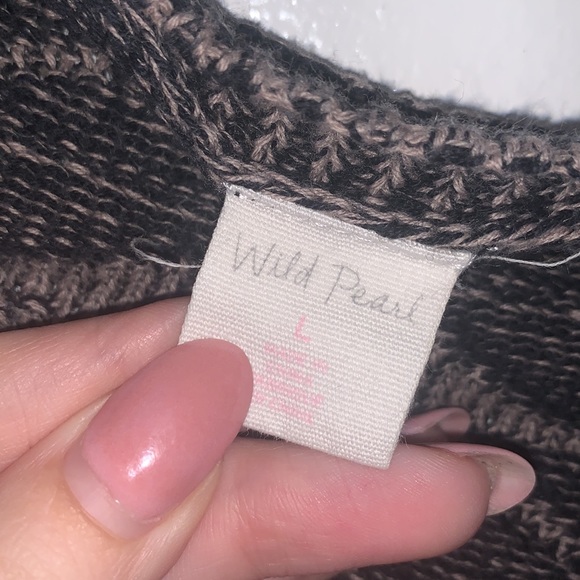 Wild Pearl Aztec Gray/Black Cardigan in Size Large - Picture 3 of 4